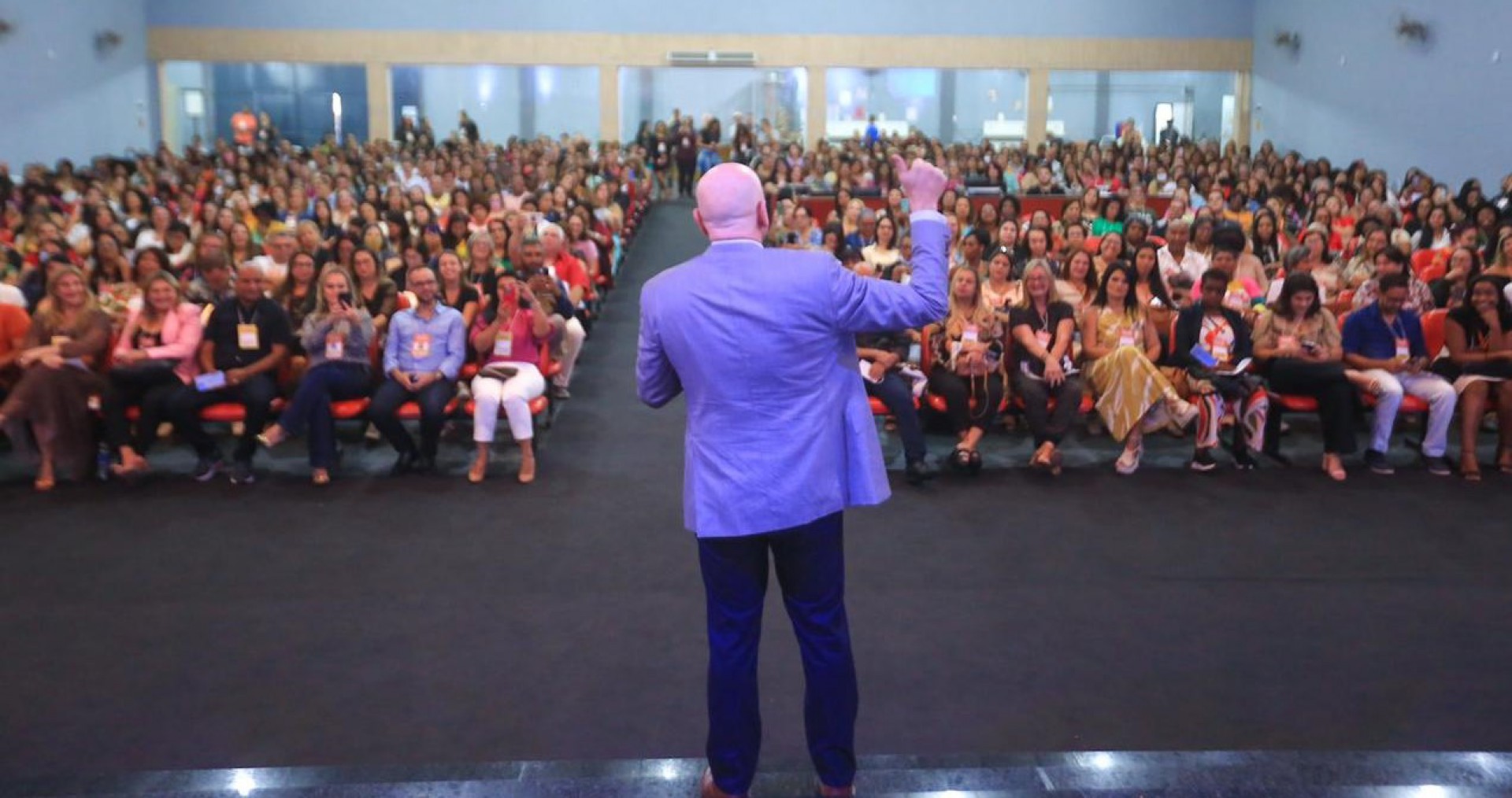 Professores, gestores, especialistas e equipe da Secretaria Municipal de Educa&ccedil;&atilde;o lotaram a igreja para a palestra de Leandro Karnal - Rafael Barreto / PMBR