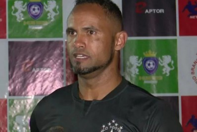 Juiz decreta prisão do ex-goleiro Bruno por dívida de pensão