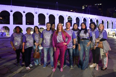 Arcos da Lapa de roxo em alusão à campanha de conscientização ao Lúpus