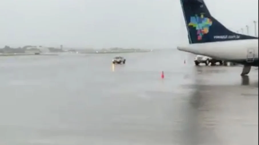 Muro de 30 metros desaba no Aeroporto de Recife devido a fortes chuvas 