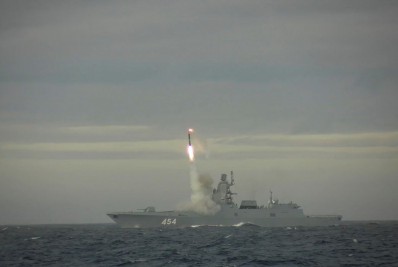 Rússia realiza teste de míssil hipersônico Zircon no Mar de Barents