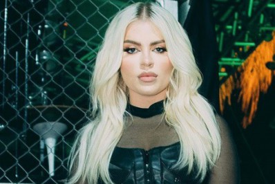 Luísa Sonza exibe hematomas causados por coreografias