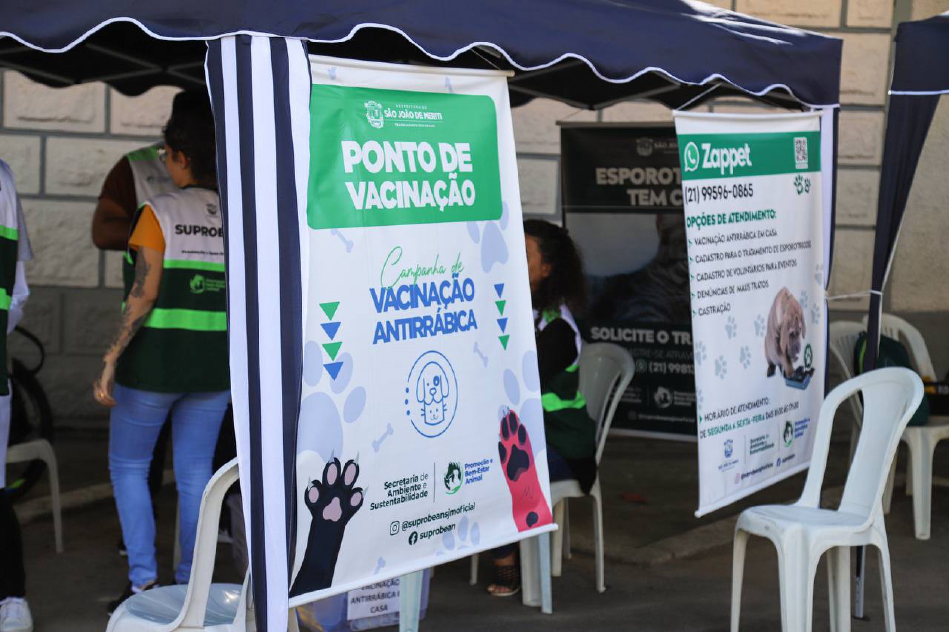   Campanha de Vacinação Antirrábica Itinerante na Vila Rosali - Deborah Vitória  