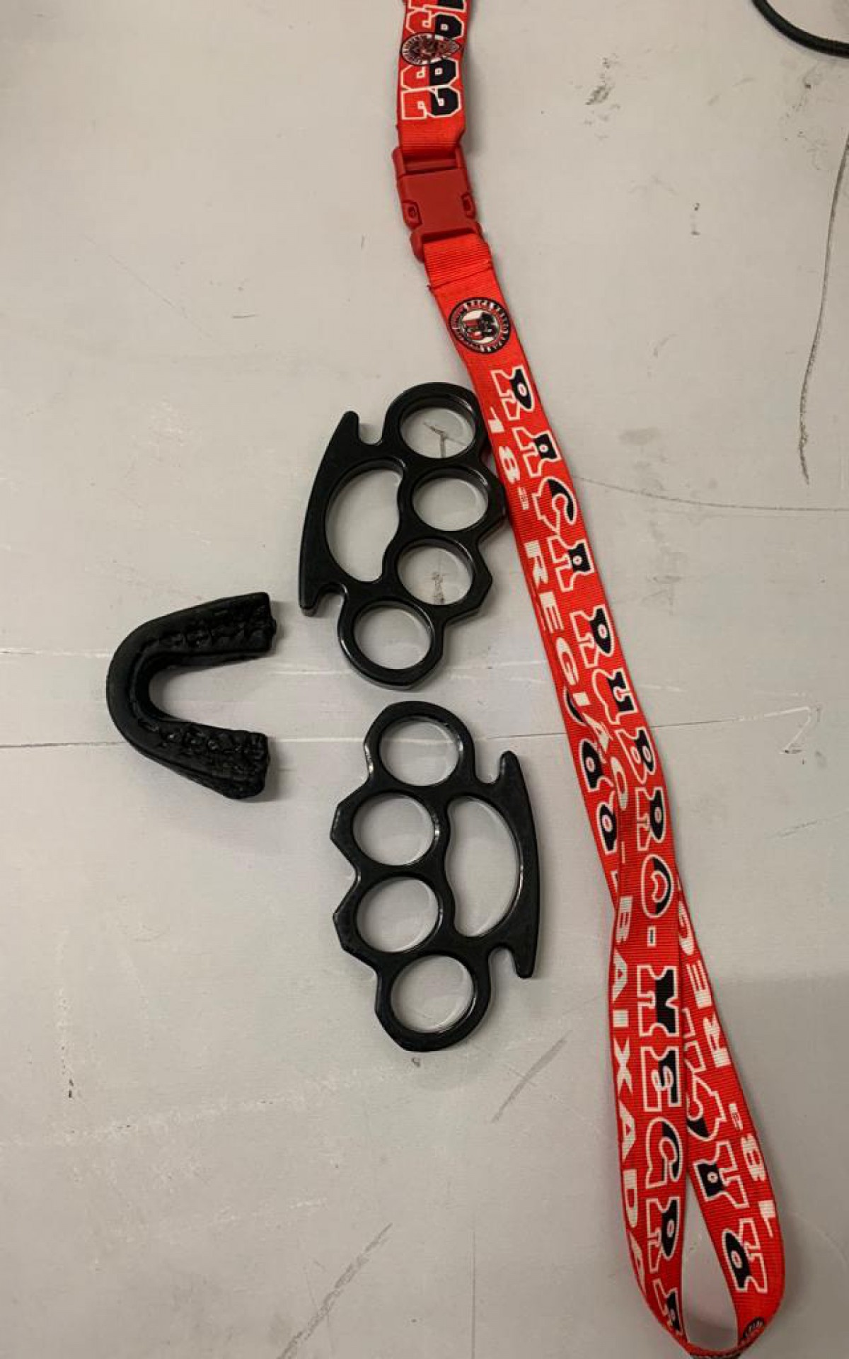 Briga generalizada no entorno do Maracan&atilde; deixa dezenas de torcedores detidos neste domingo (29)