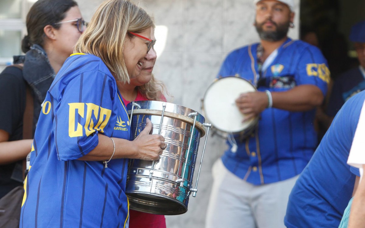 Jaqueline Braga, 55, segurava uma cu&iacute;ca que era usada por seu esposo 