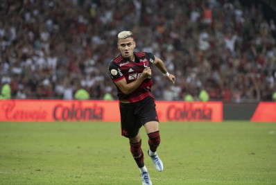 Andreas e Hugo brilham, e Flamengo vence o Fluminense de virada