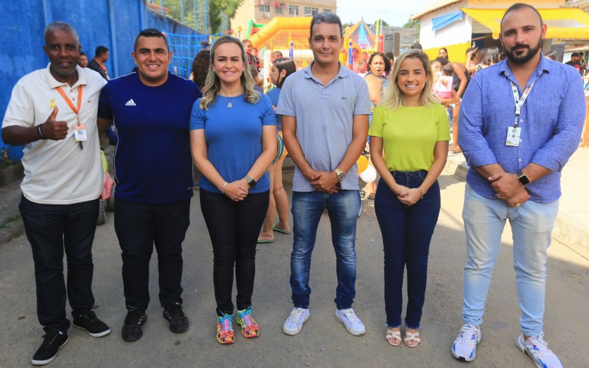 Secret&Atilde;&iexcl;rios Marcelo Machado e Rodrigo Gomes, deputada Daniela do Waguinho, secret&Atilde;&iexcl;rios Bruno Nunes e Brenda Carneiro, e o presidente institucional do Grupo Hospitalar Fluminense, Leandro Santoro