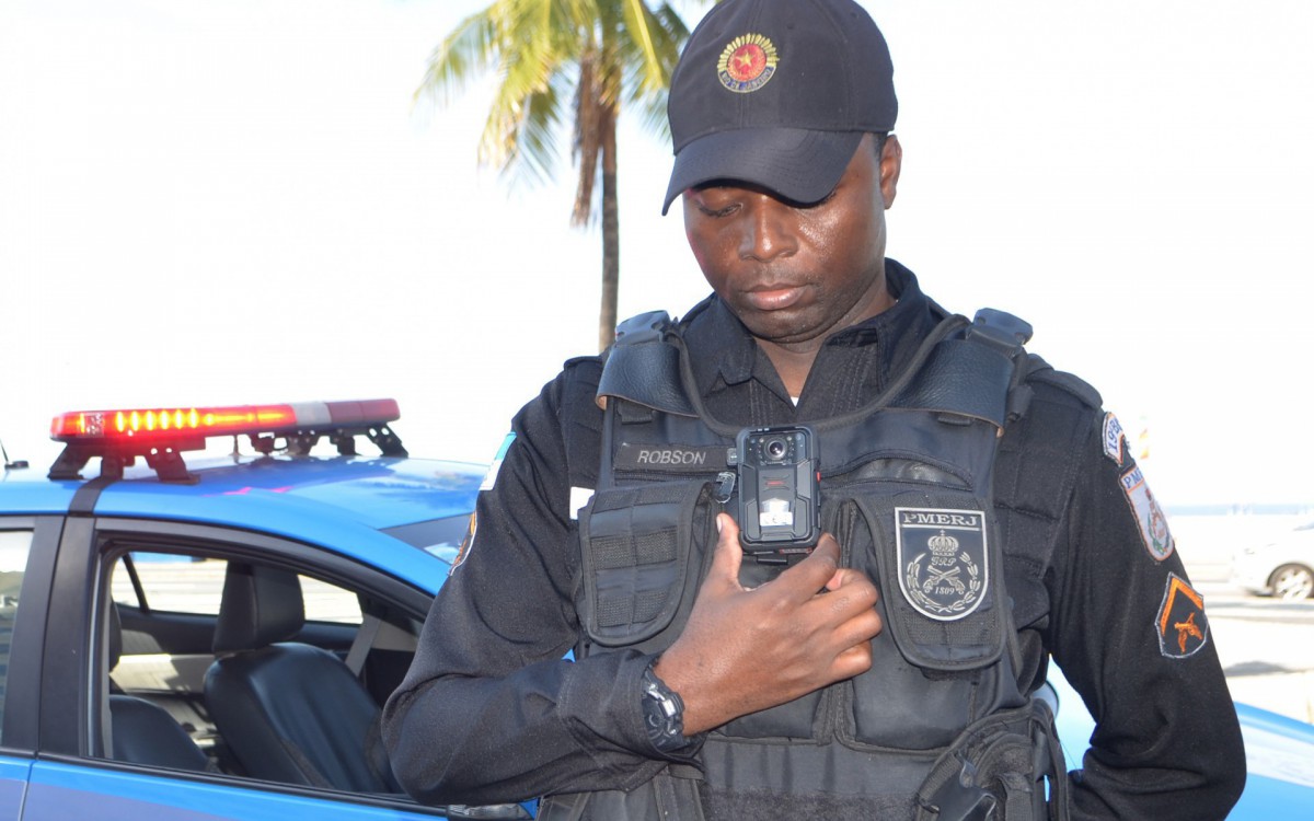 Inaugura&ccedil;&atilde;o das c&acirc;meras nos uniformes dos policiais militares em Copacabana - Banco de Imagens