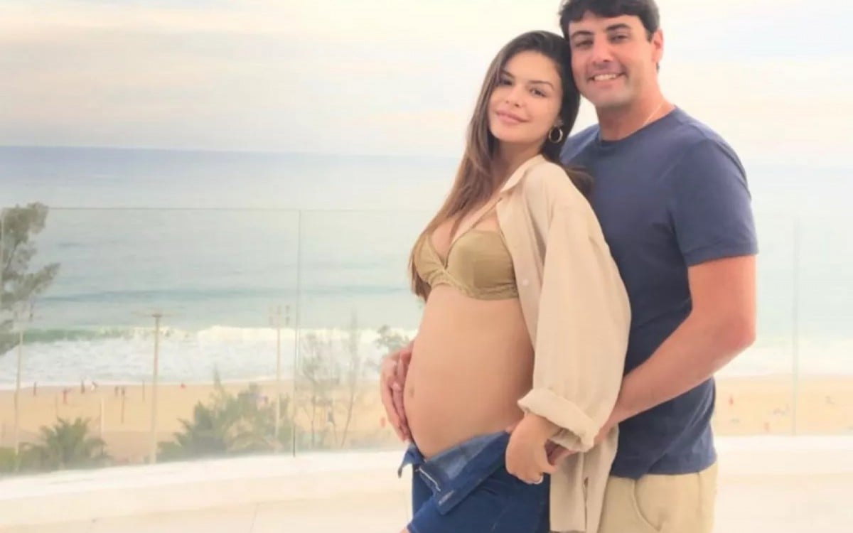 Namorada de Bruno de Luca mostra barriguinha de gravidez