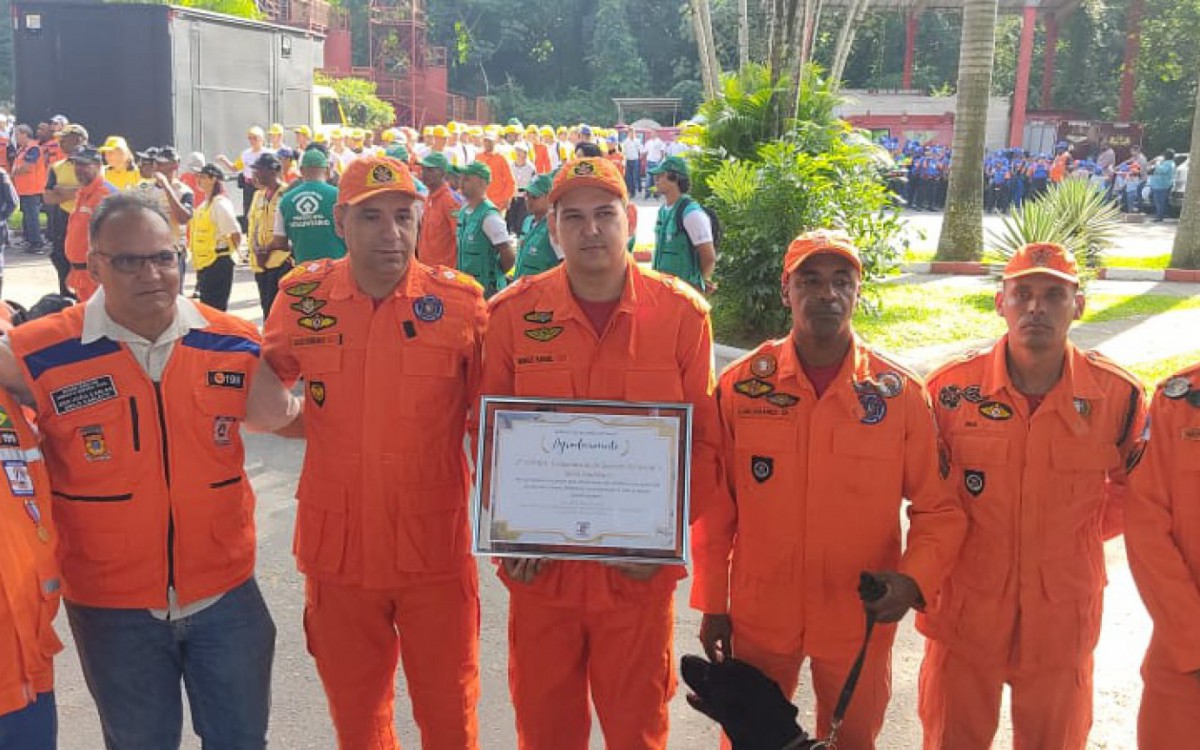 Volunt&aacute;rios caxienses recebem homenagem 