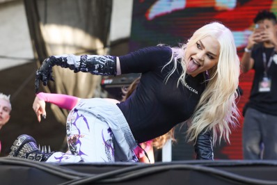 Luisa Sonza para show na Virada Cultural de SP para alertar sobre assaltos