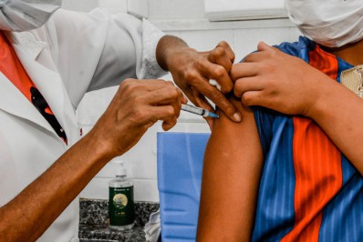 Itaboraí inicia dose de reforço contra Covid-19 para adolescentes de 12 a 17 anos