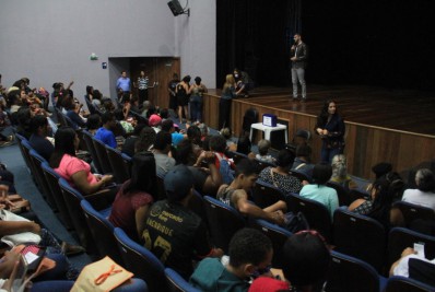 Contemplados do Campo Belo I assinam contrato no Teatro Municipal