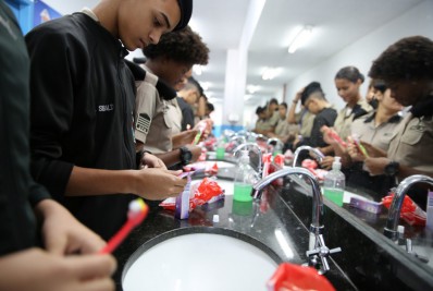 Alunos do III Colégio da PM de Caxias têm palestra sobre higiene dental