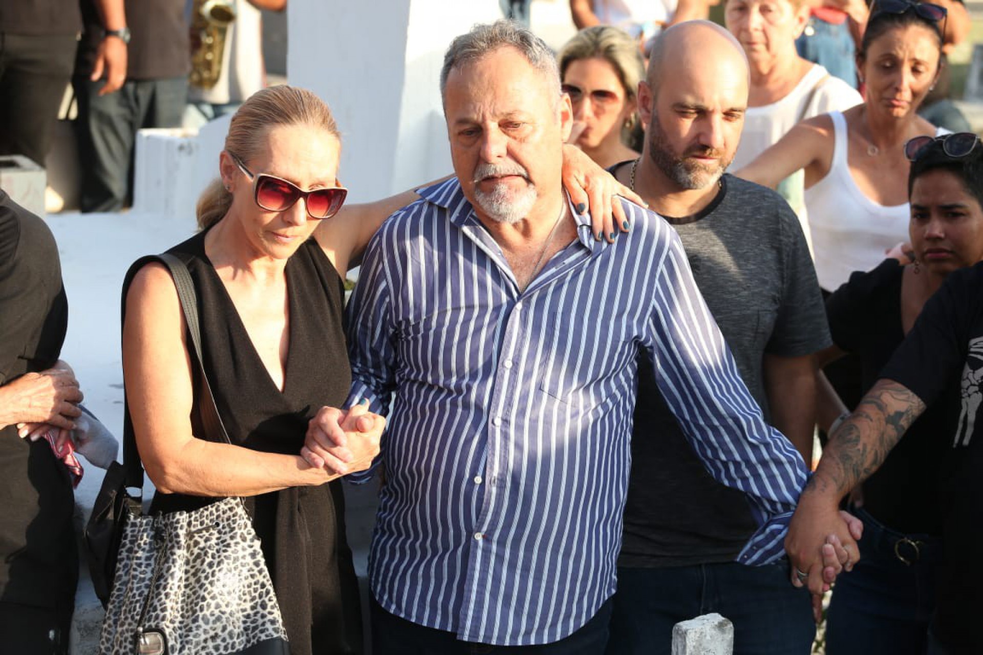 O enterro do ex-assessor Vinícius Hayden Witeze, que trabalhava para o vereador do Rio Gabriel Monteiro, ocorreu na tarde desta segunda-feira  no Cemitério Municipal de Mesquita, na Baixada Fluminense - Cléber Mendes/Agência O Dia