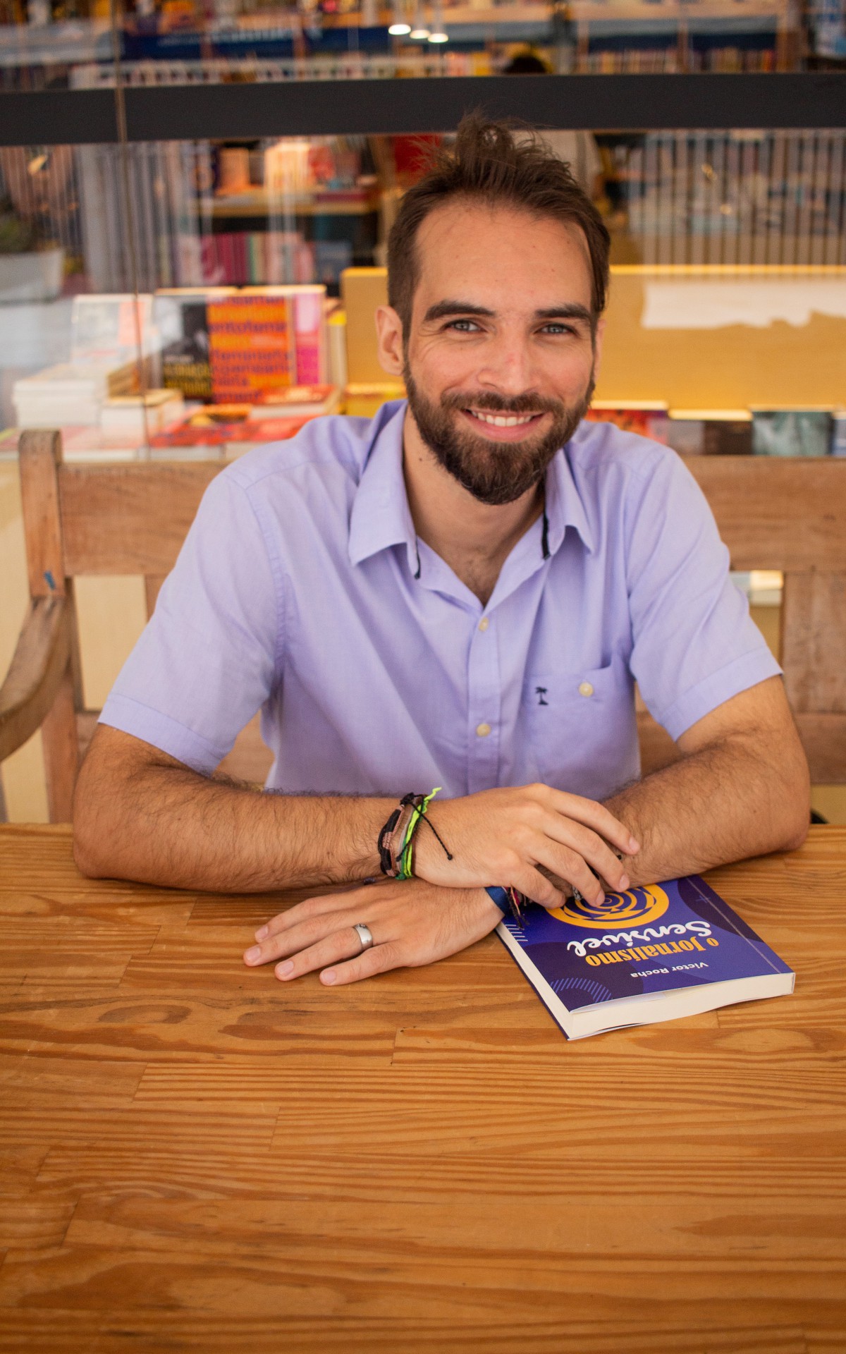 A vontade de repensar novas formas de fazer jornalismo e olhar para as sensibilidades como um caminho bastante plaus&iacute;vel na busca de solu&ccedil;&otilde;es fundamentou anos de pesquisas do autor Victor Rocha