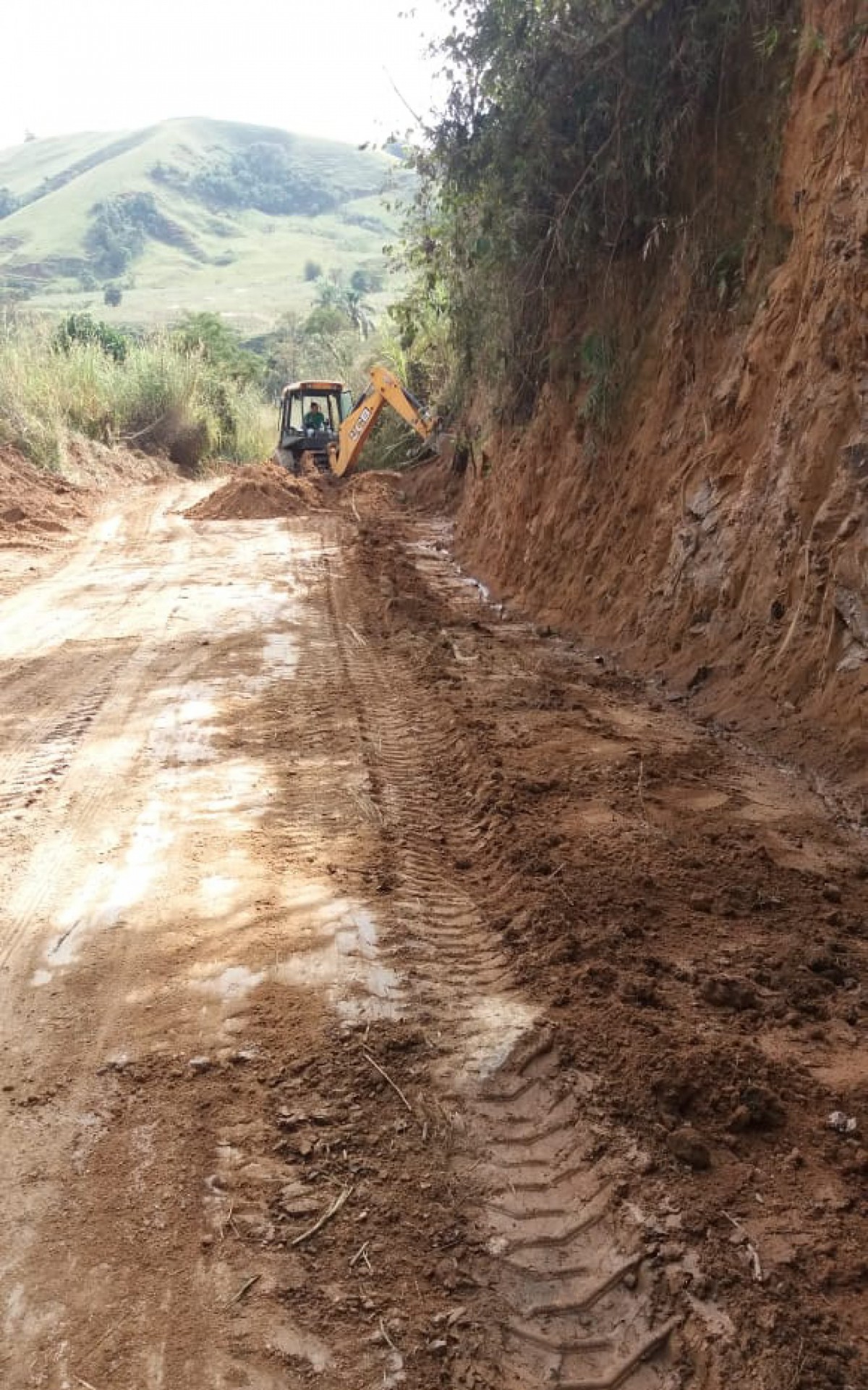 Atualmente as equipes atuam na via que liga o bairro de Vila Nova ao distrito de Santa Rita de Cássia - Divulgação