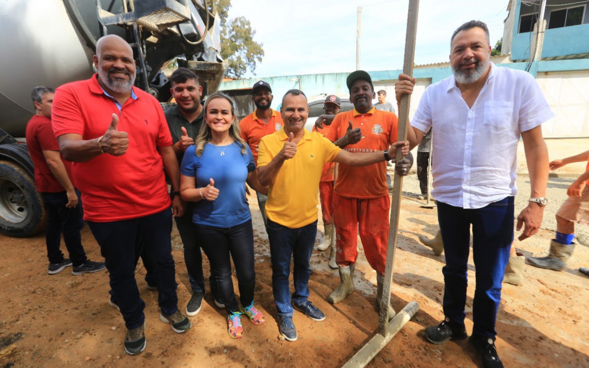 Marcelo Canella, Daniela do Waguinho, prefeito Waguinho e Marcio Canella acompanharam de perto o trabalho dos funcion&aacute;rios que trabalham nas obras