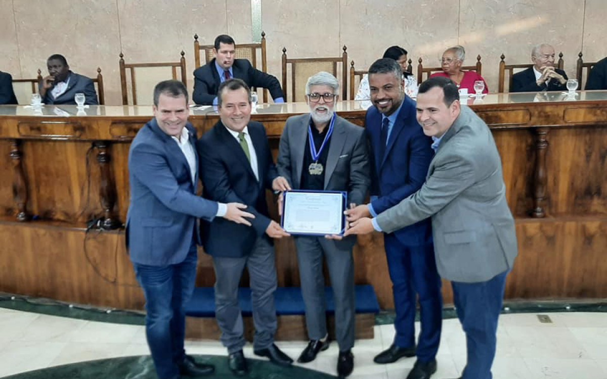 C&acirc;mara de Caxias realiza entrega de medalhas para lideran&ccedil;as evang&eacute;licas