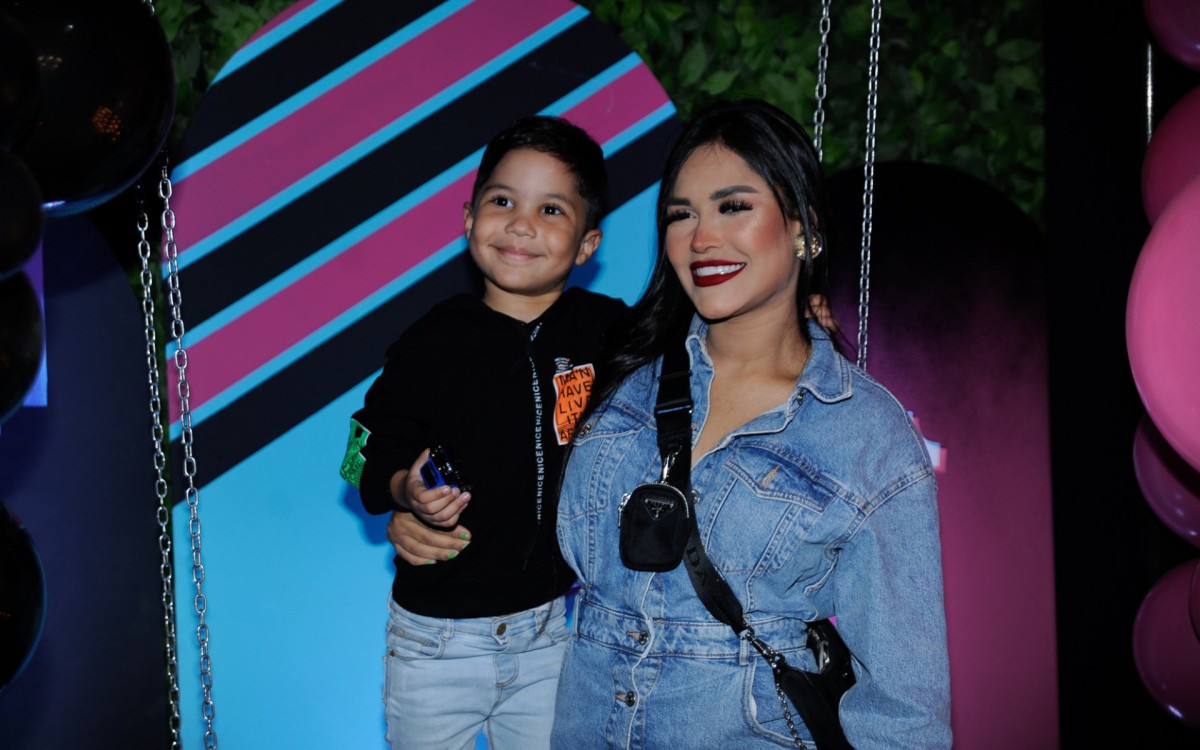 Ex-BBB Flay e o filho, Bernardo