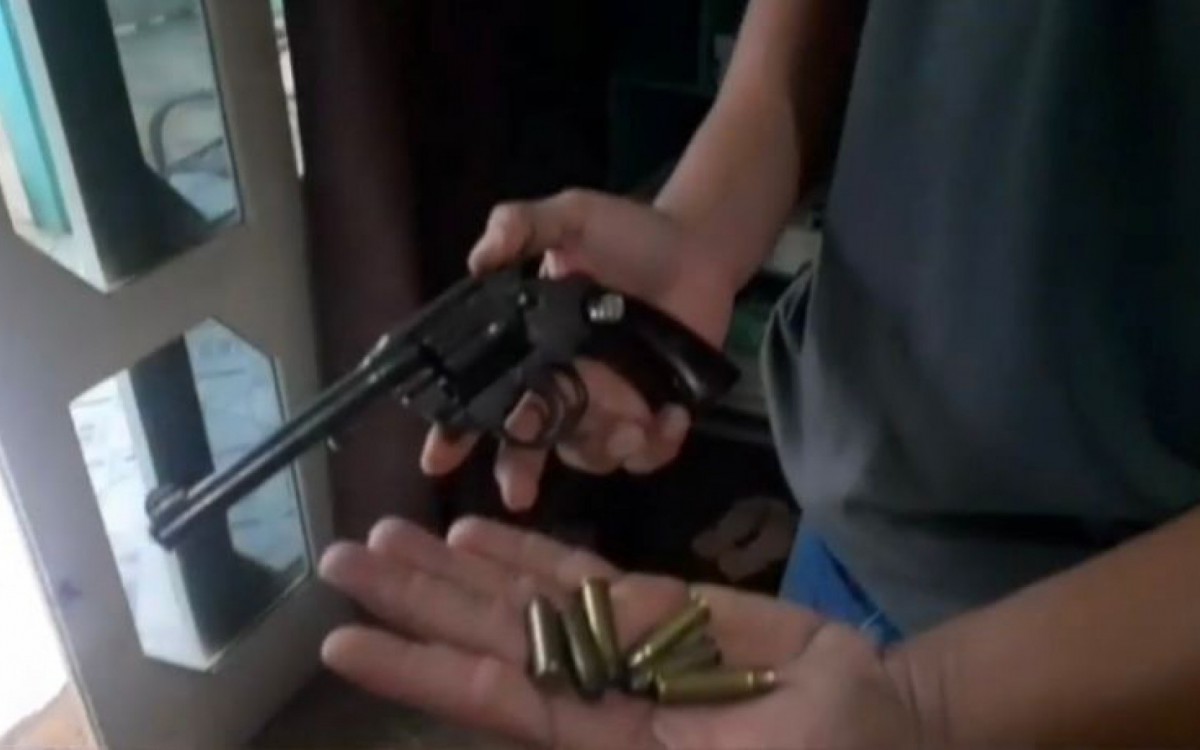 Rev&oacute;lver encontrado na casa de Suzana, suspeita de ser mandante do assassinato