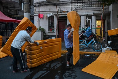 Xangai começa a derrubar barreiras anticovid após dois meses de lockdown