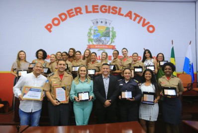 Vereador homenageia mulheres militares em Belford Roxo
