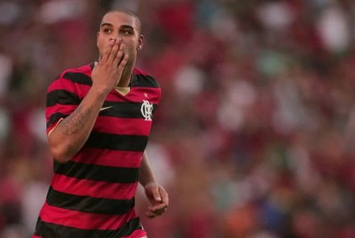 Flamengo homenageia Adriano Imperador após 13 anos da reestreia: 'O resto é história'