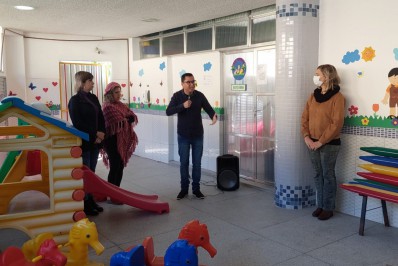 Prefeito Johnny Maycon visita unidades educacionais de Olaria