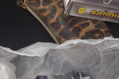 Guardas municipais prendem mulher por tráfico de drogas no Zona Sul do Rio