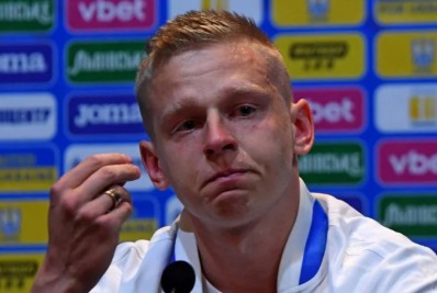 Jogador da seleção ucraniana vai às lágrimas: 'Todo mundo sonha que a guerra acabe'