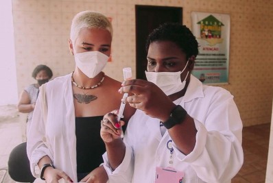 Cabo Frio inicia aplicação da dose de reforço contra Covid-19 em adolescentes de 12 a 17 anos