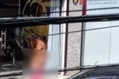 Homem tira roupa e se insinua para mulher em rua de Cabo Frio