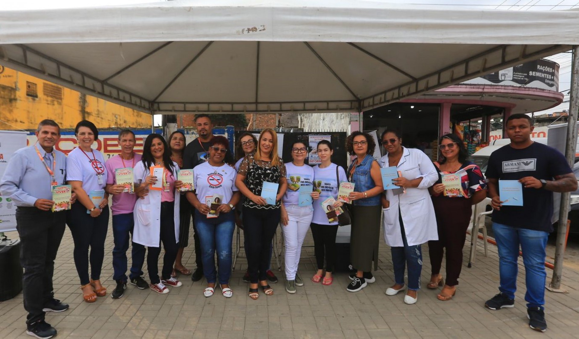Equipe da Secretaria Municipal de Saúde fez campanha educativa na Praça de Areia Branca sobre o tabagismo - Rafael Barreto / PMBR