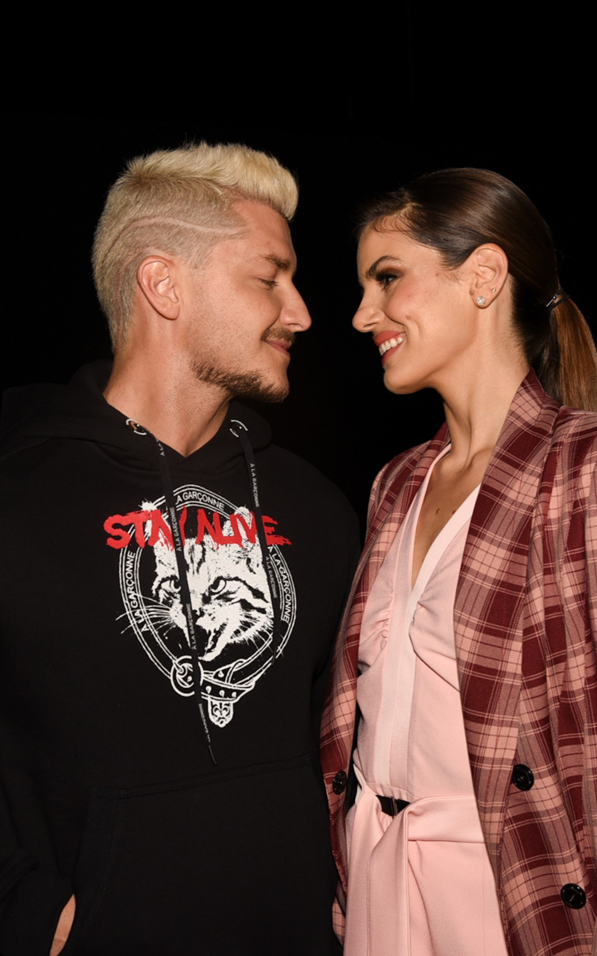 Klebber Toledo e Camila Queiroz