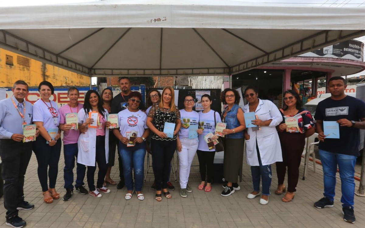 Equipe da Secretaria Municipal de Sa&uacute;de fez campanha educativa na Pra&ccedil;a de Areia Branca sobre o tabagismo
