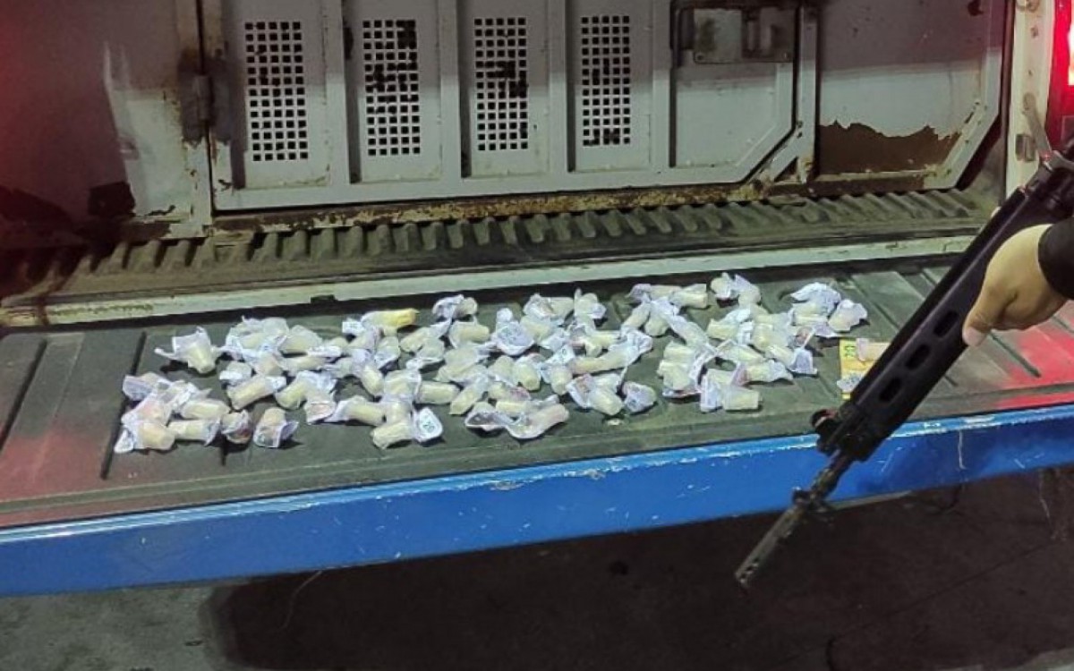 O menor foi encontrado com 93 pinos de coca&iacute;na