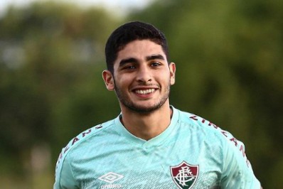 De volta ao Fluminense, Michel Araújo viveu fase goleadora no futebol árabe atuando em função diferente 