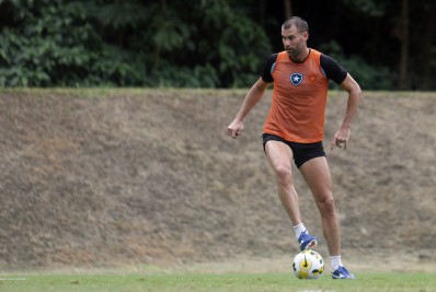 Carli e Douglas Borges são incertezas no elenco do Botafogo em 2023