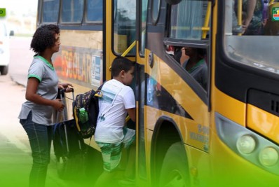Transporte escolar beneficia 921 estudantes que residem distantes das unidades escolares