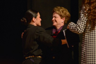 Cleo, Camila Pitanga, Zélia Duncan e mais famosos prestigiam lançamento do livro de Lula