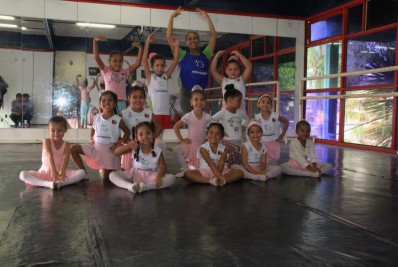 Projeto em São Gonçalo oferece aulas de balé