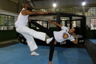 Família Poty ensina Capoeira para crianças, jovens e adultos em Nilópolis