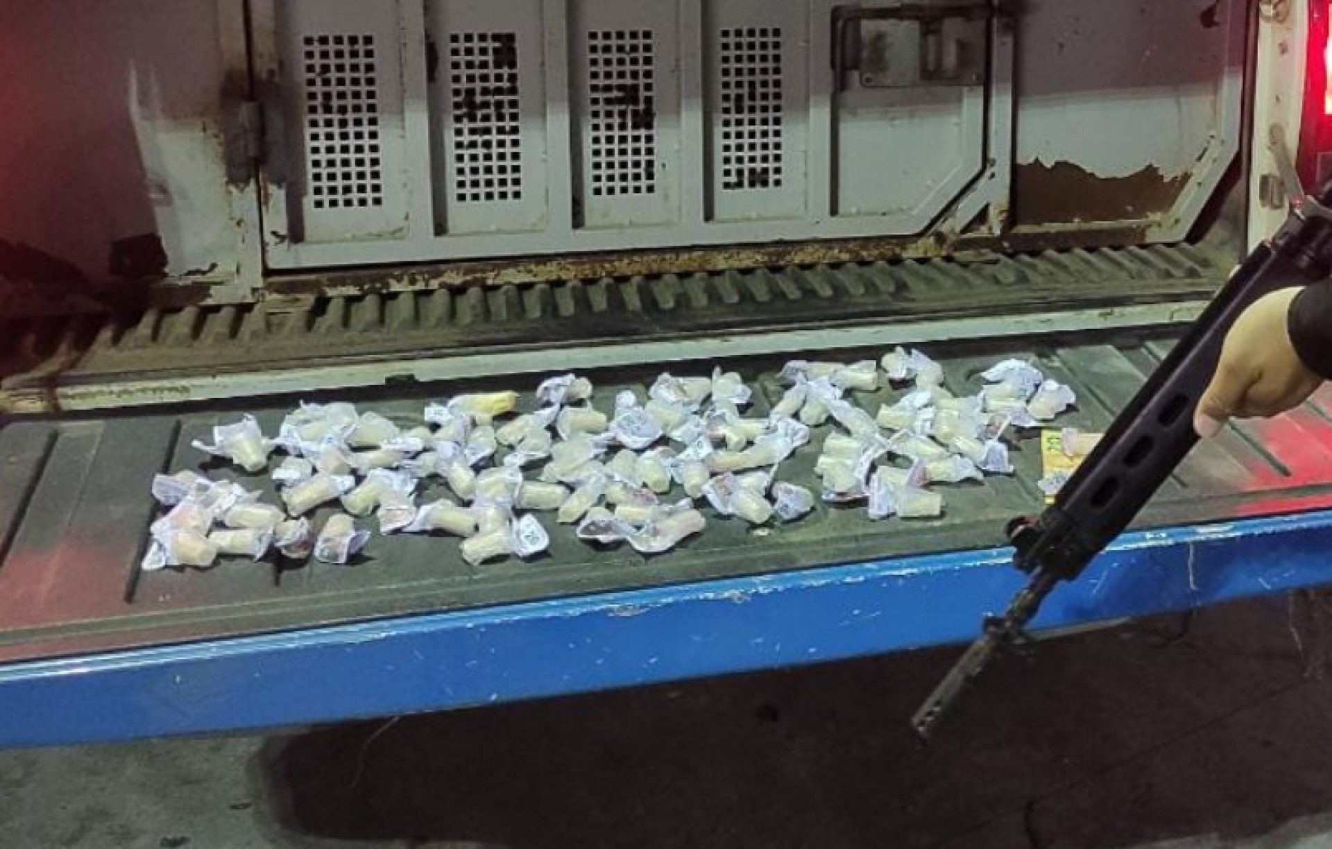 O menor foi encontrado com 93 pinos de coca&iacute;na - Letycia Rocha (RC24h)