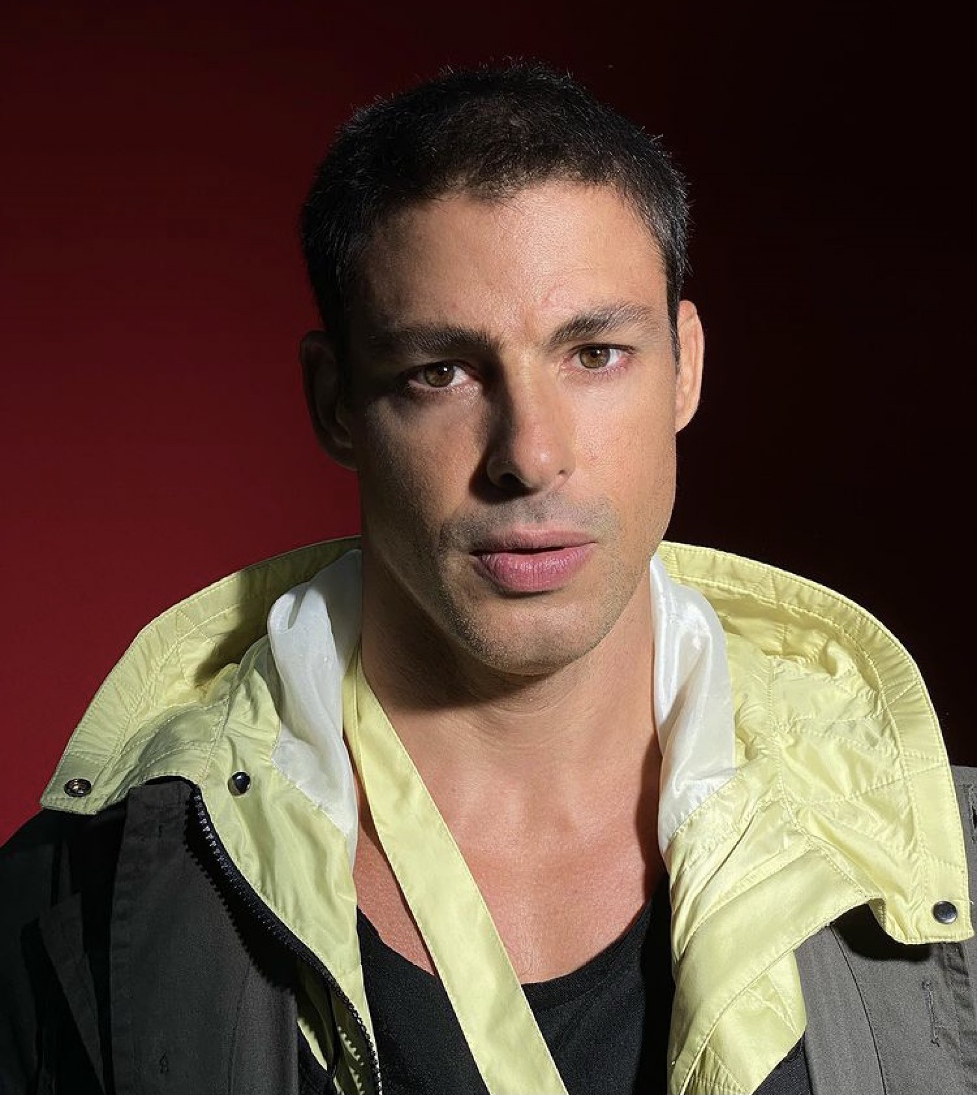 Cauã Reymond revela ter sido preso por roubar uma caixa de barra de proteína no exterior - Reprodução / Instagram