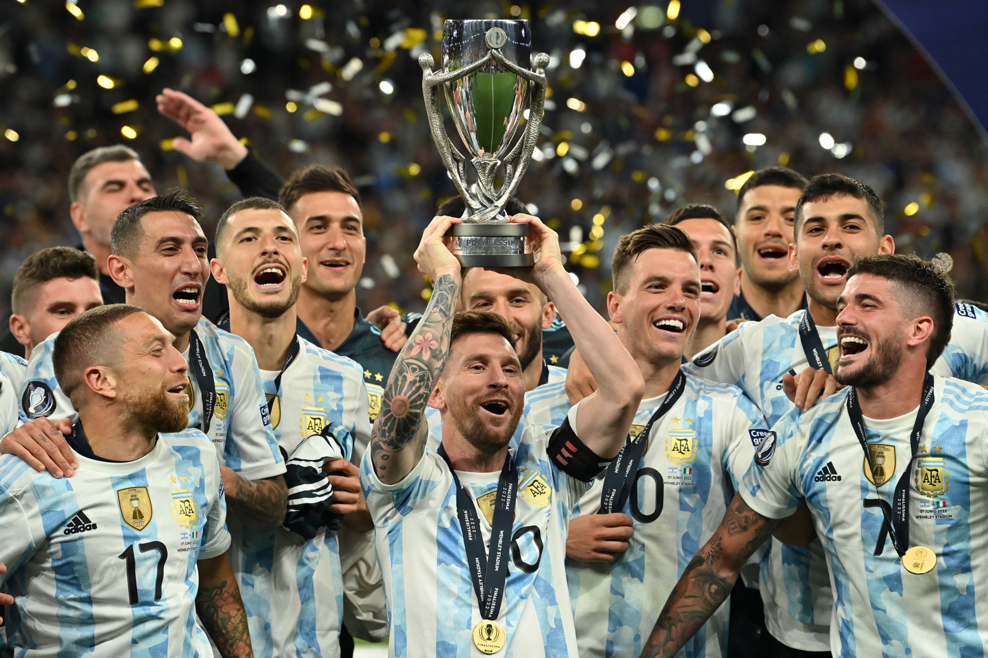 Argentina de Messi levantou o troféu da Finalíssima de 2022 - AFP