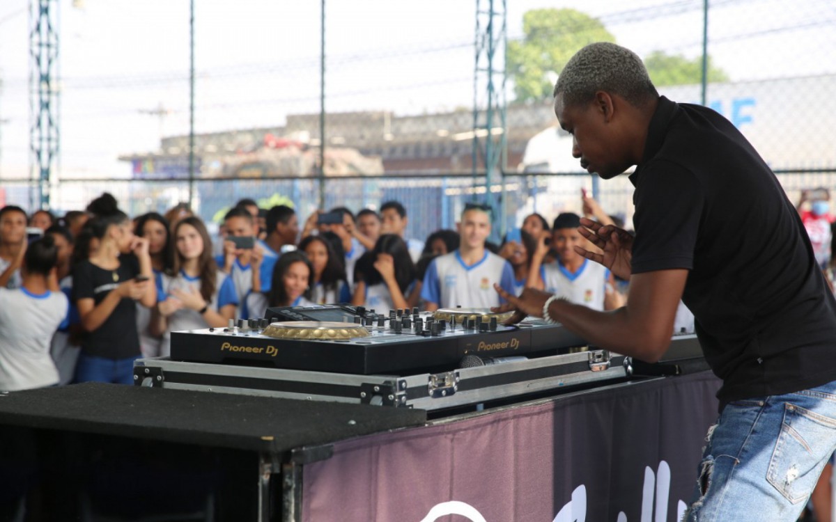 Escola municipal de Caxias recebe DJ Zullu - Divulgação