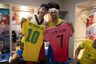 Com dois gols, Neymar se aproxima de recorde de Pelé na Seleção