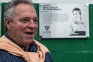Campeão brasileiro pelo Fluminense exalta homenagem a Abel Braga: 'Merece o mundo'