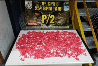 P2 prende criminoso com carga de cocaína em Cabo Frio